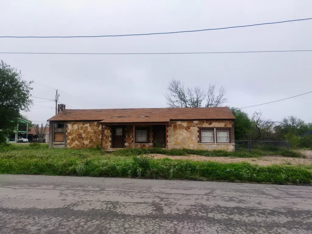310 W Seventh St