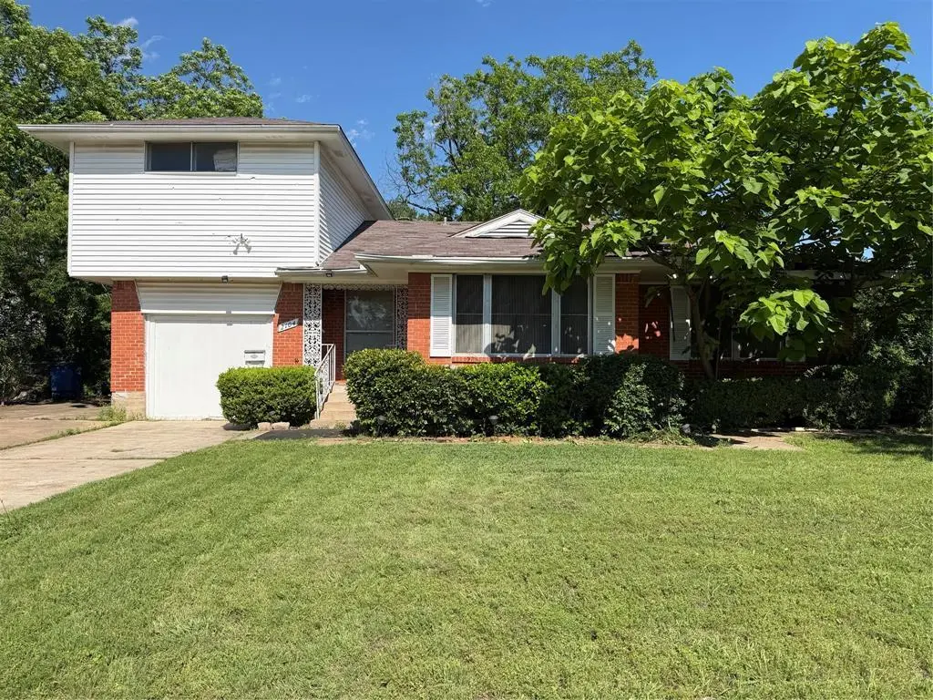 2104 Utica Dr