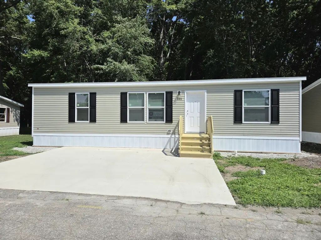 121 Dunewood Dr