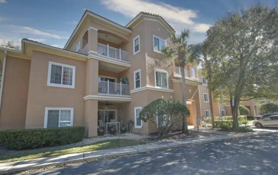 615 Fairway Dr #101