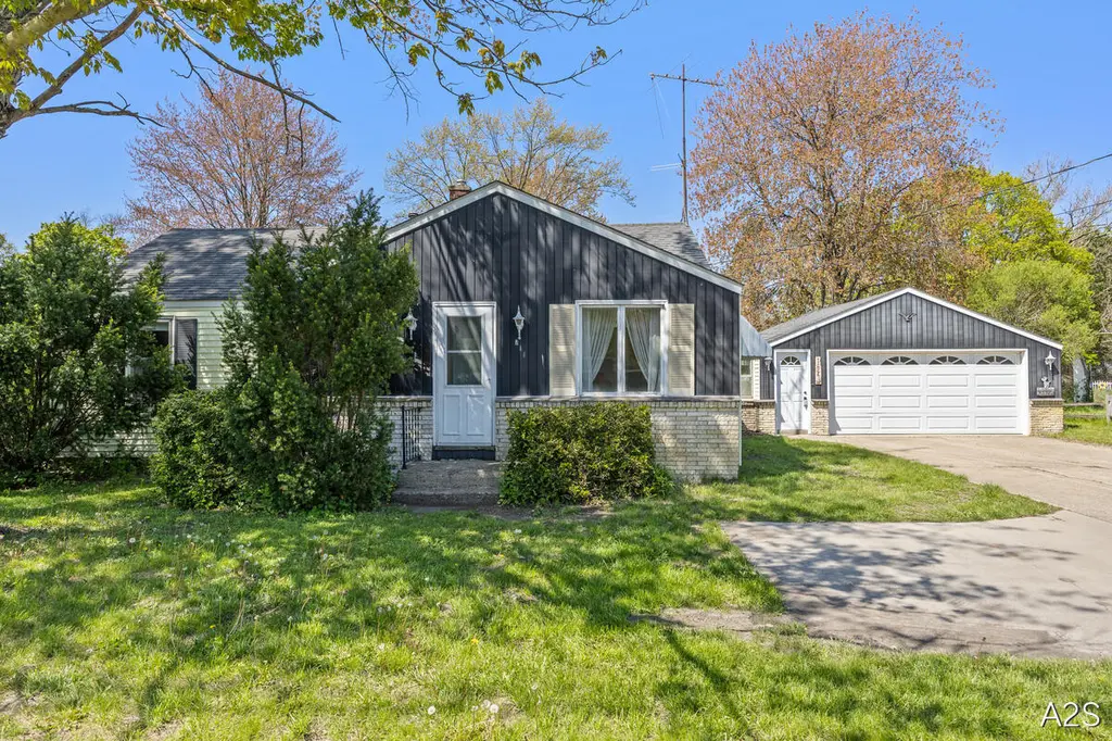 711 Riley St