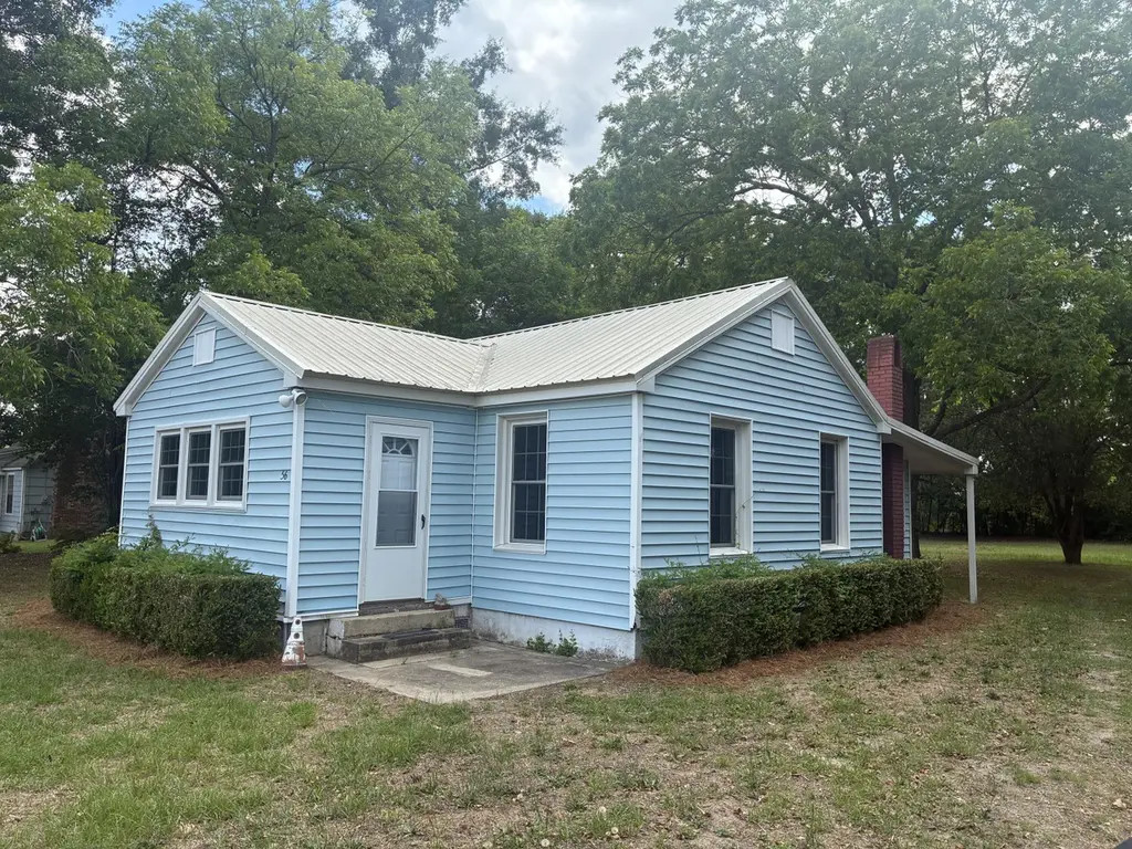 56 Lynam Rd