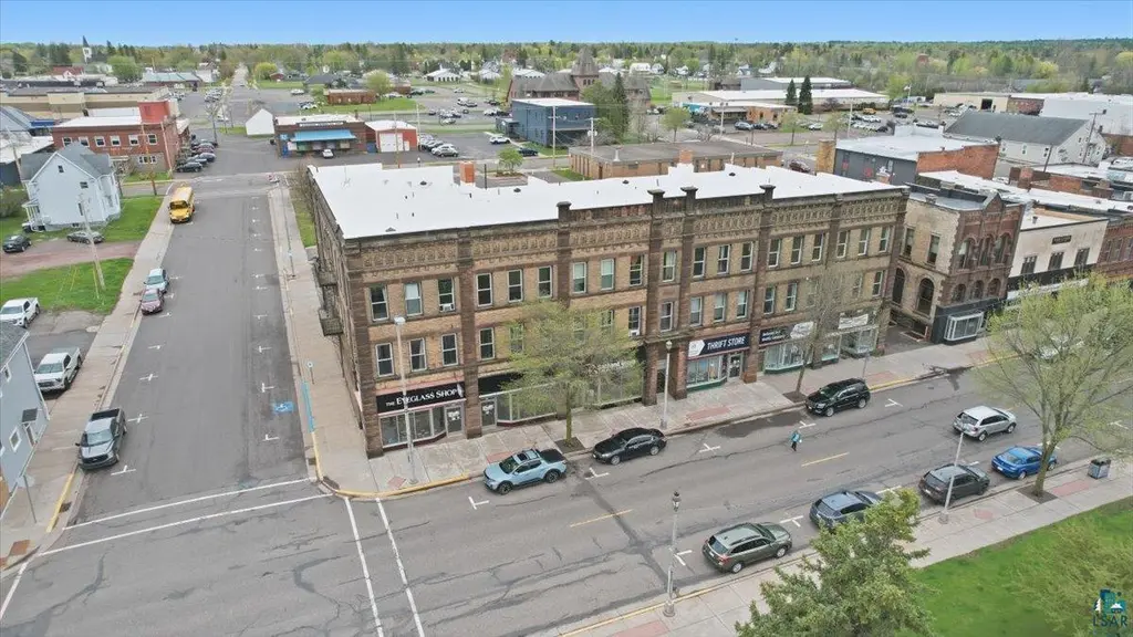 210 Main St W