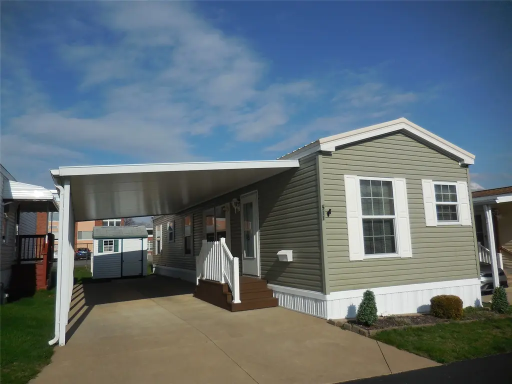 911 Douglas Dr