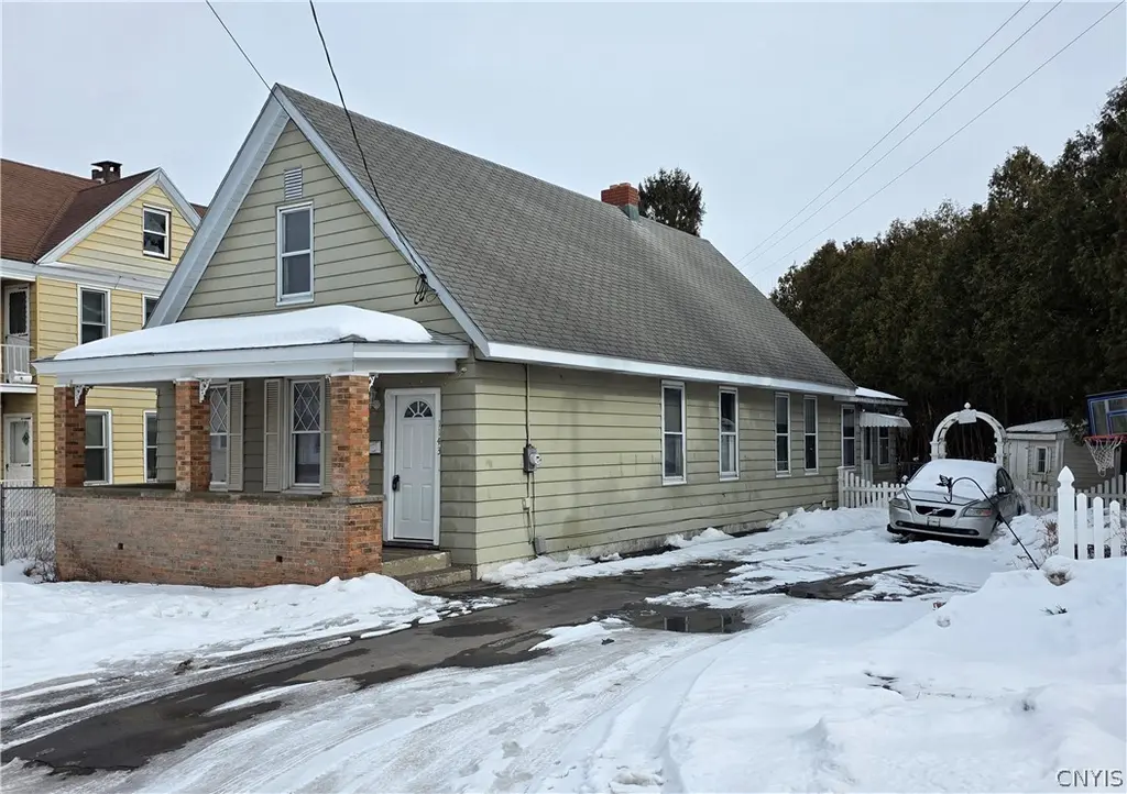 1143 Mcquade Ave
