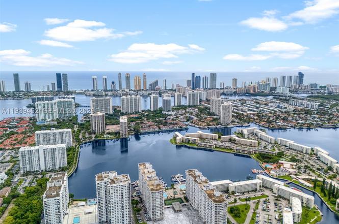 18021 Biscayne Blvd #304