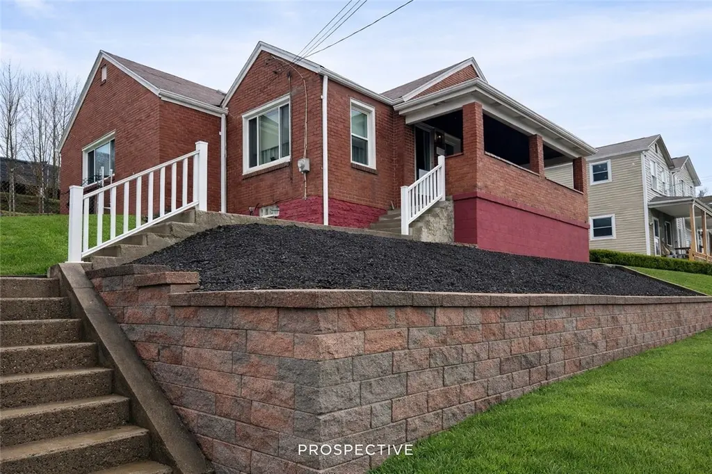 703 Laura St