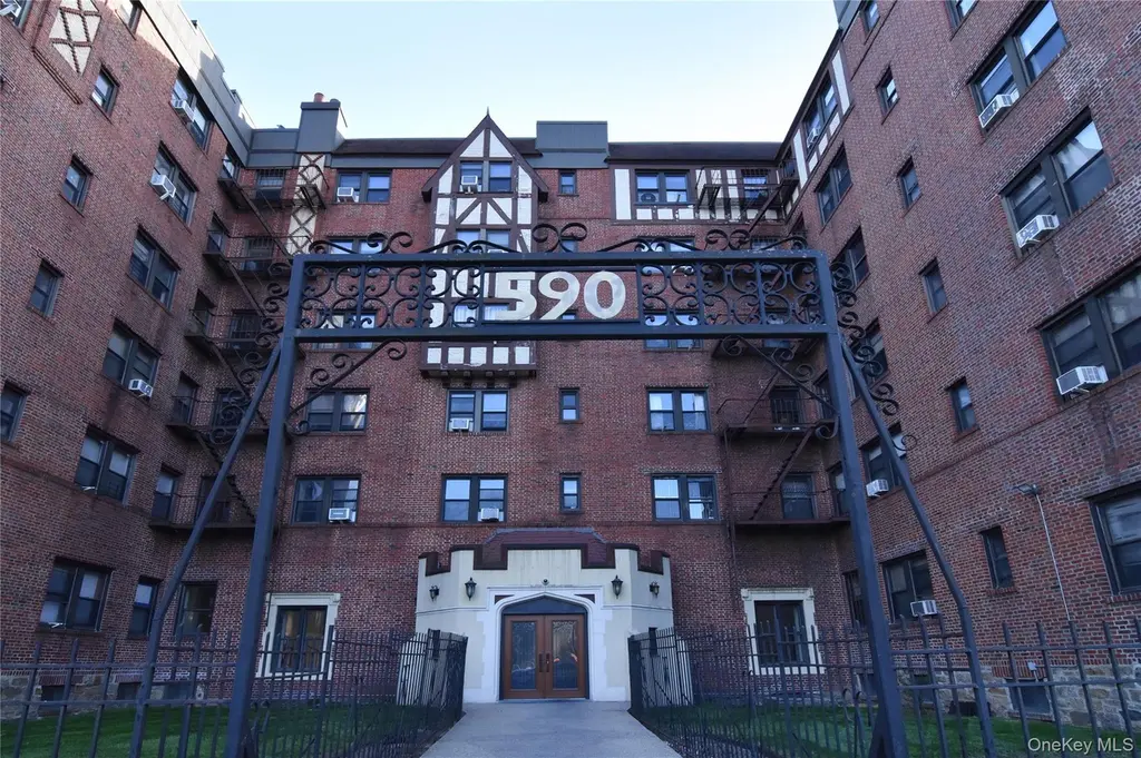 590 E 3rd St Unit MK