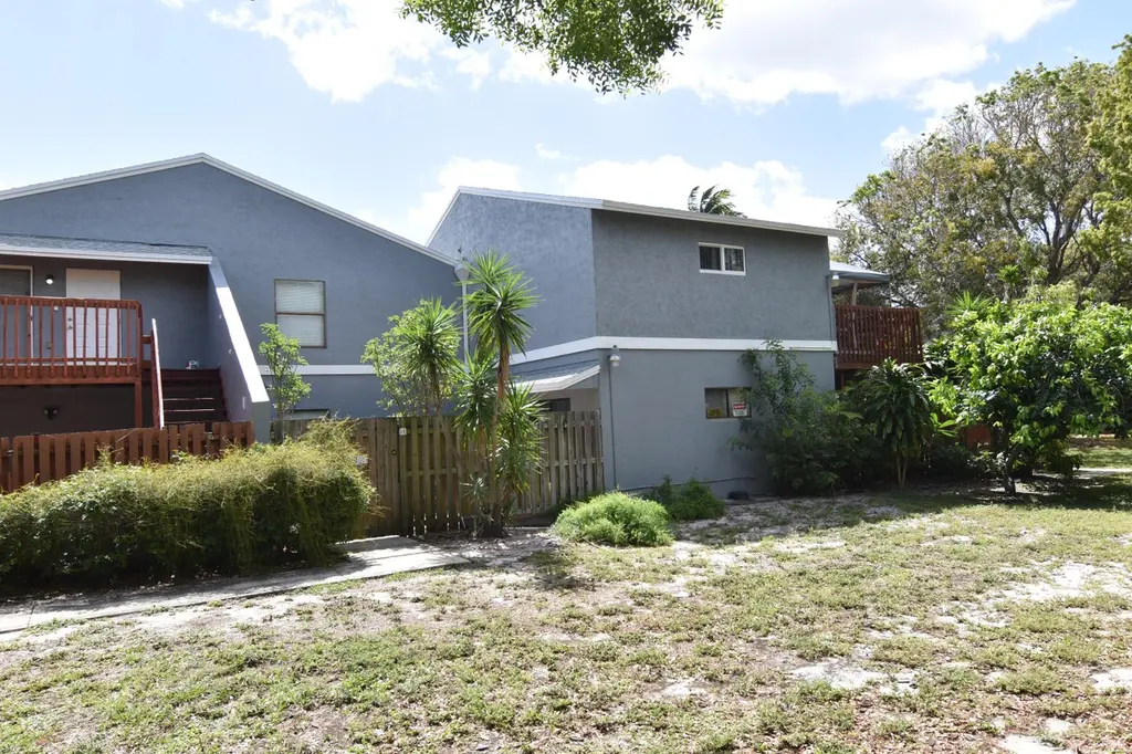 3 Crossings Cir Unit B