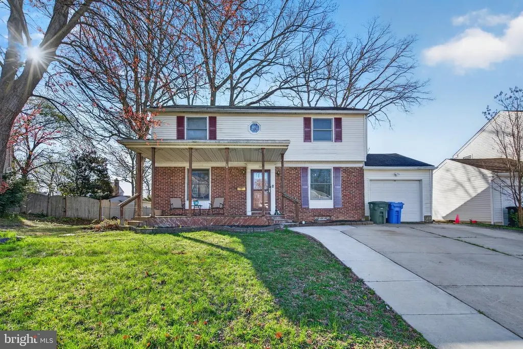 106 Lakeside Dr