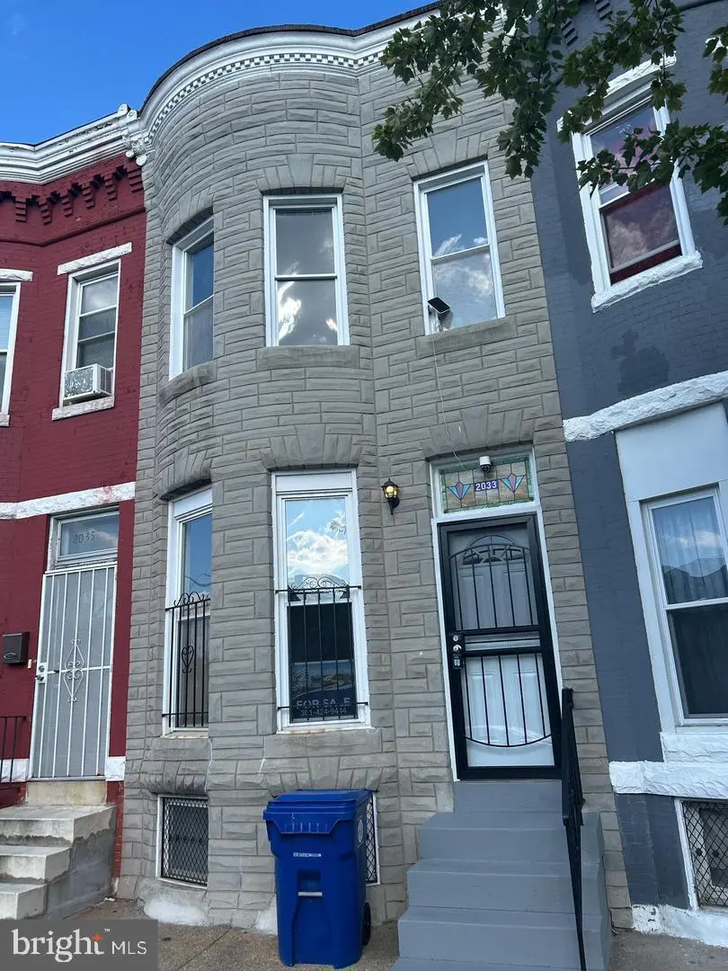 2033 N Fulton