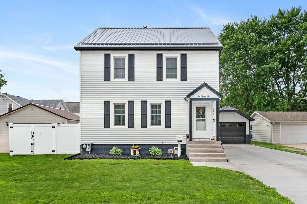 222 E Pearl St