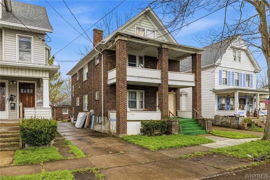 2000 La Salle Ave
