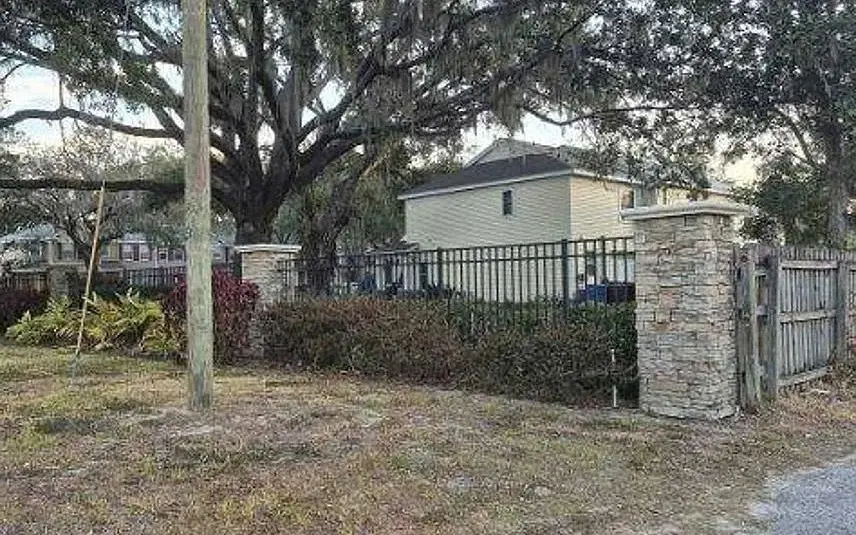 225 S Valrico Rd