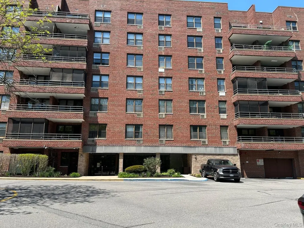 70 Barker St #609