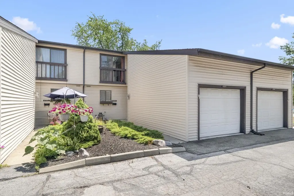 2127 Bayside Ct