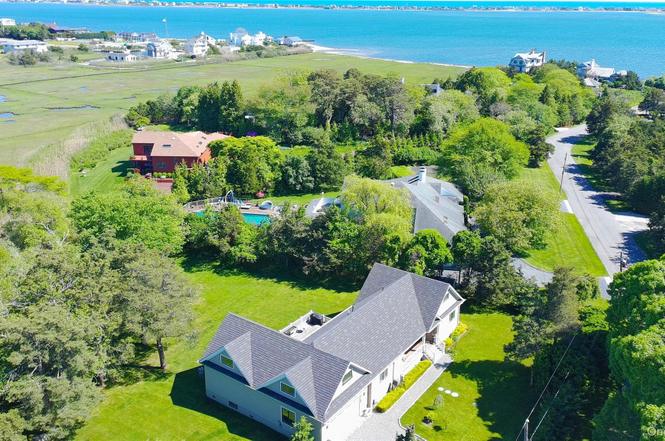 26 Tuthill Ln