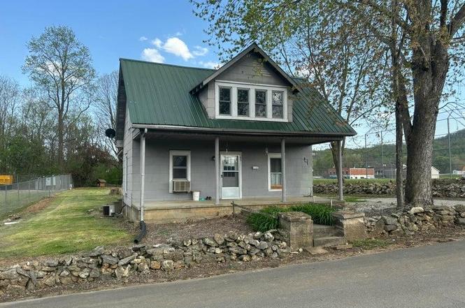 65 Cave St