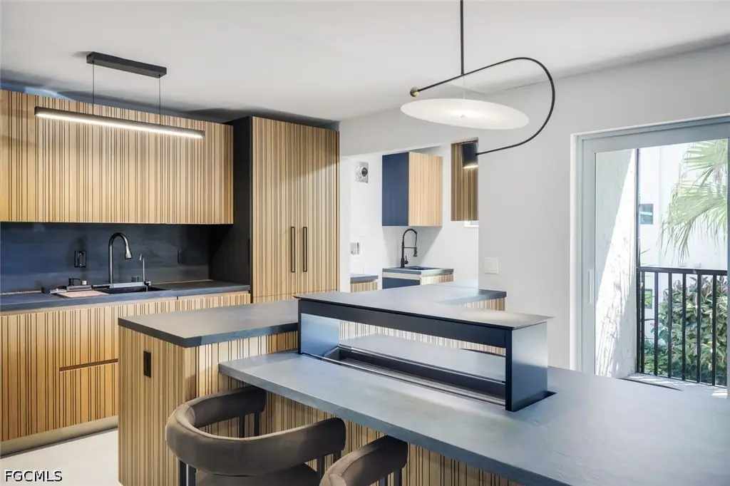 788 Park Shore Dr Unit E20