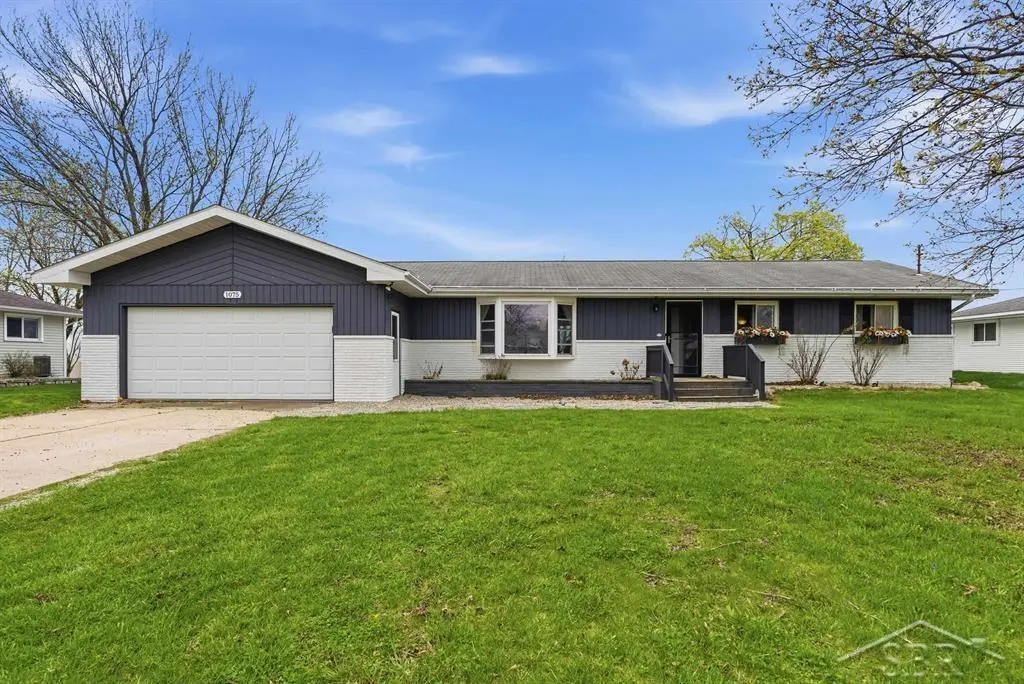 1075 Eddie Dr