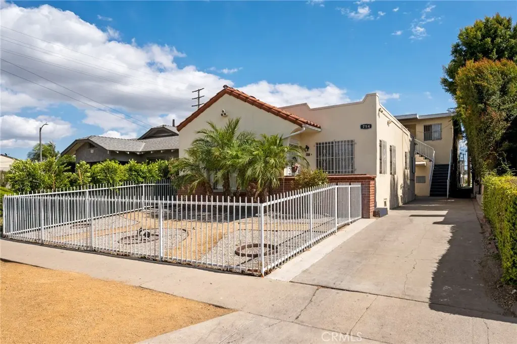 754 E 84th Pl