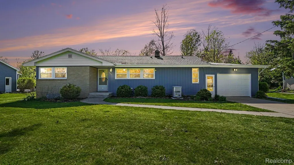 4868 Monica St