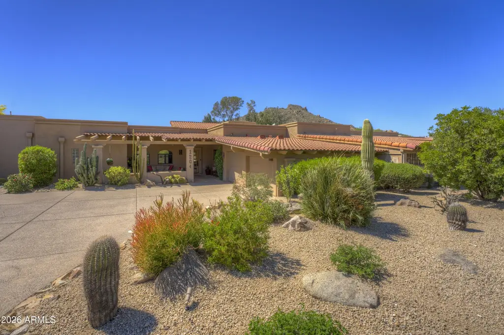 1204 E Mesquite Dr