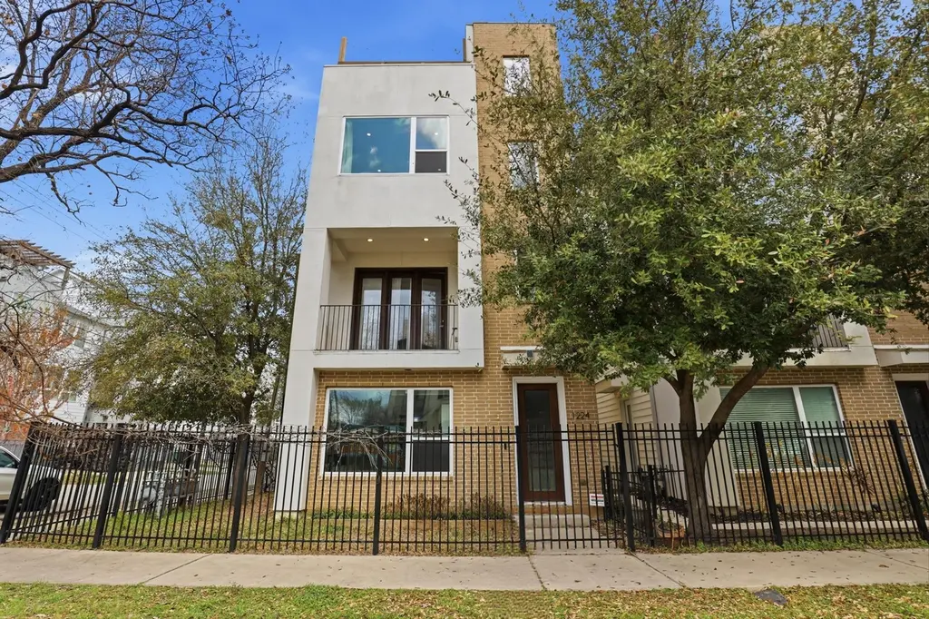 1224 Summer St