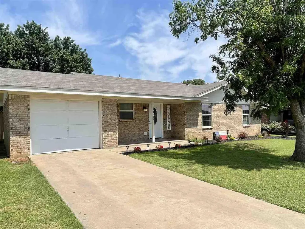 1103 Lisa Ln
