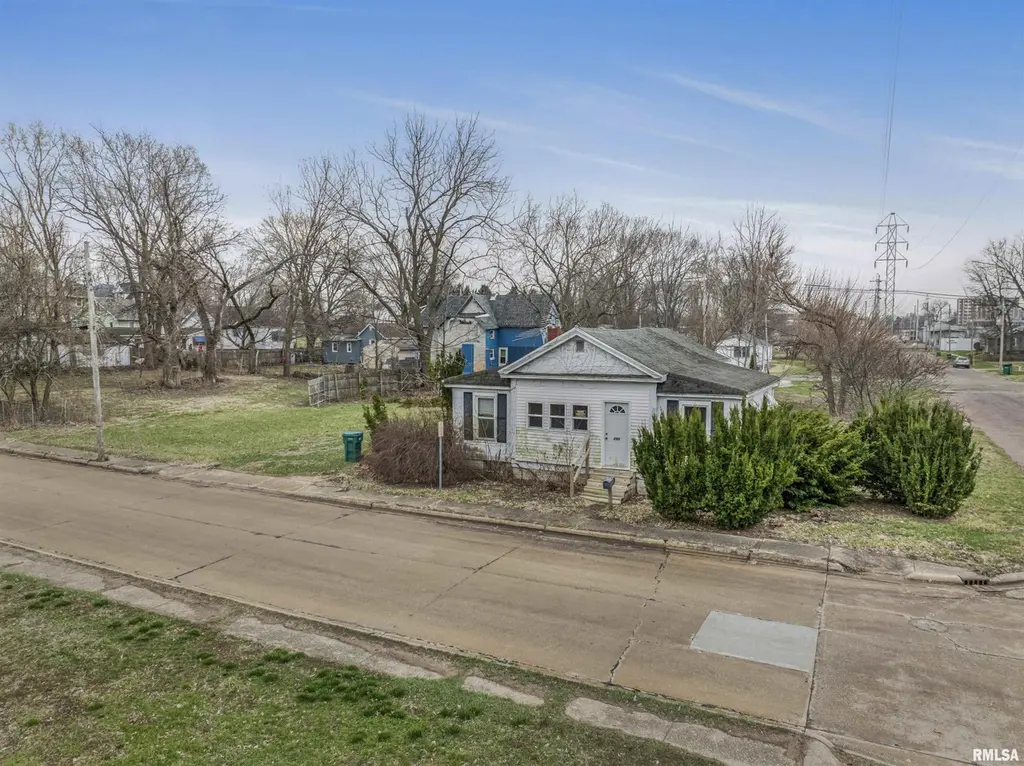 190 Laurel Ave