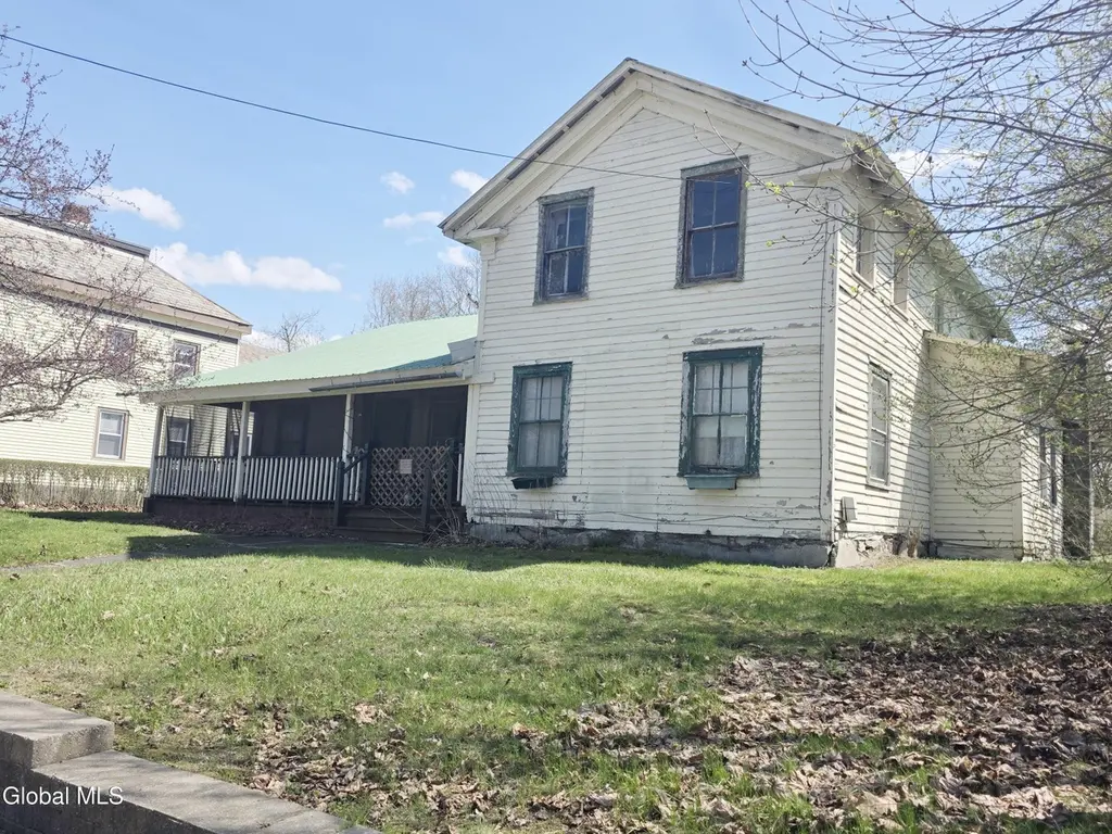 56 River St