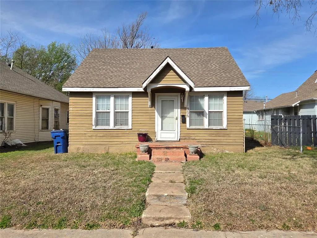 906 S Rock Island Ave