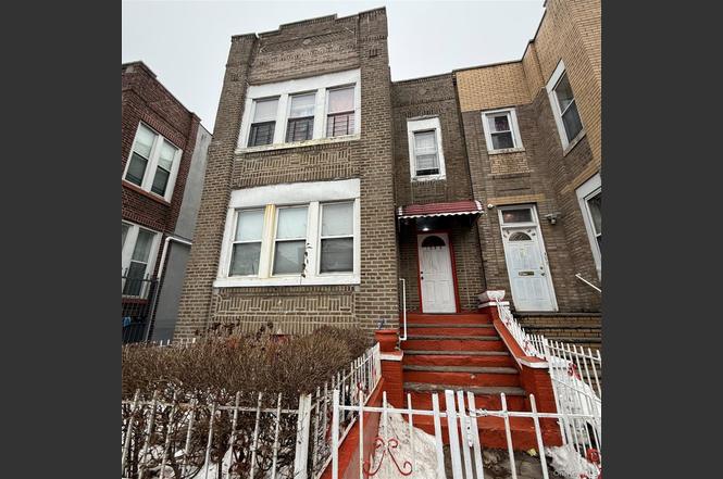 1235 Ward Ave