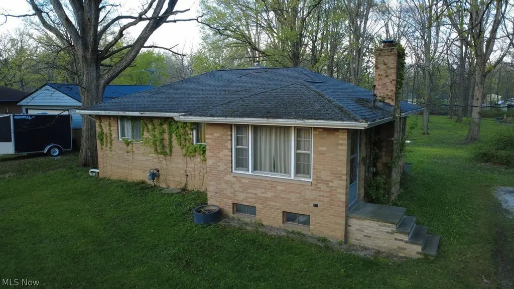 1137 Warren Dr