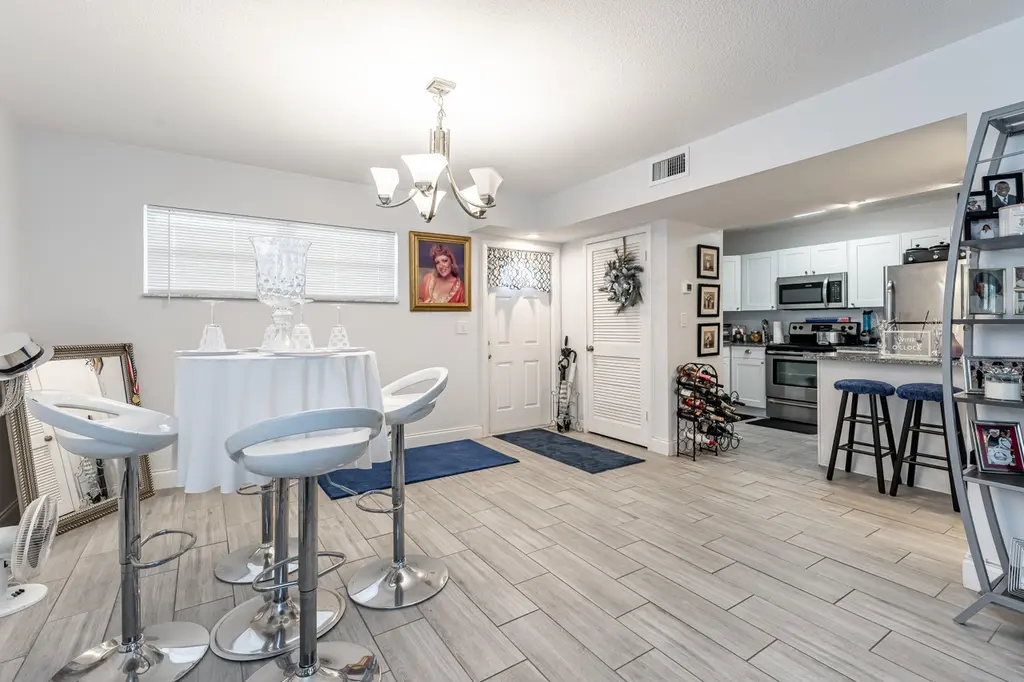 8911 S Hollybrook Blvd #306