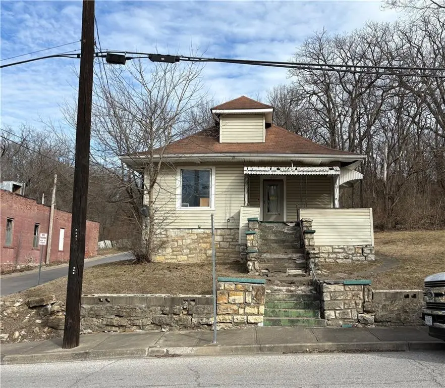 643 N Main St
