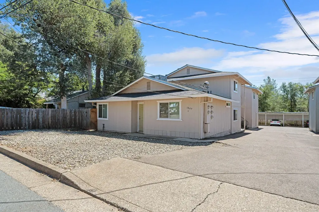 1849 Parallel St