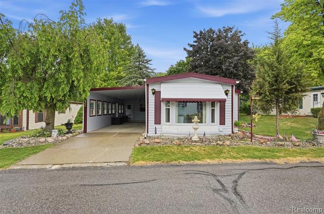 2689 Chickadee St