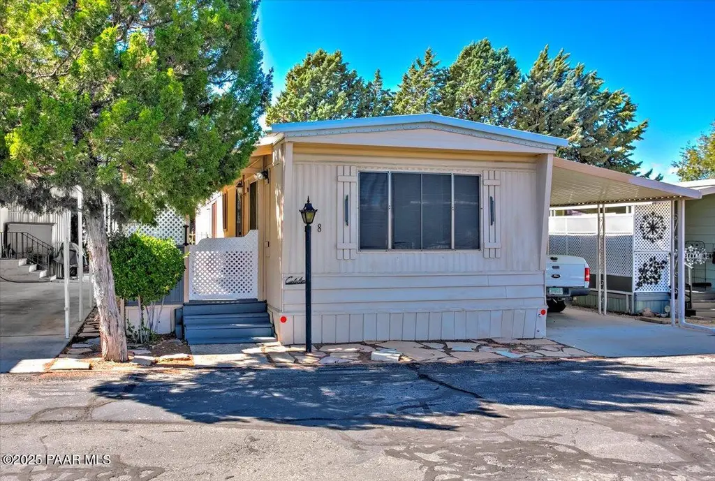 123 N Rush St #8