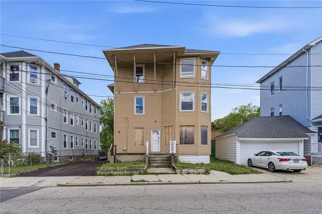 651 Front St