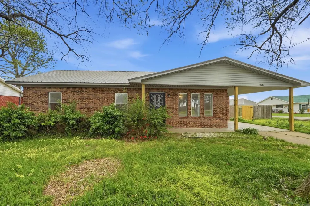 1008 Deanna Dr