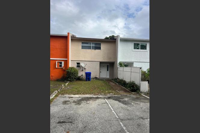 950 SW 74th Ave #950
