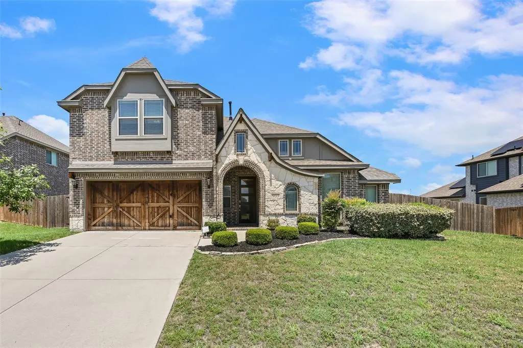 933 Vista Ln