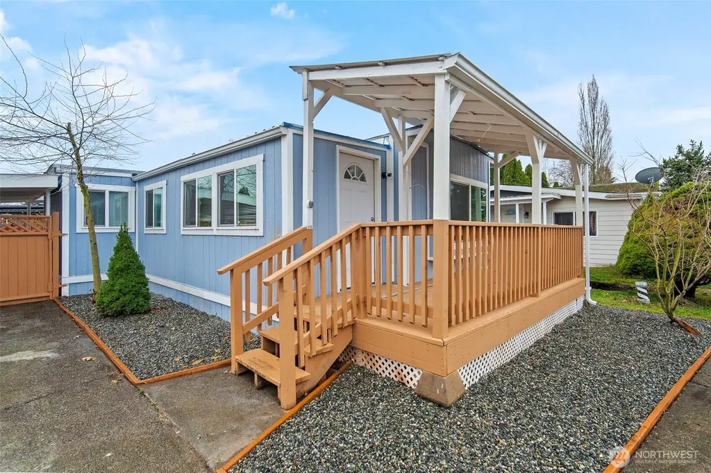 2392 Douglas Rd #4