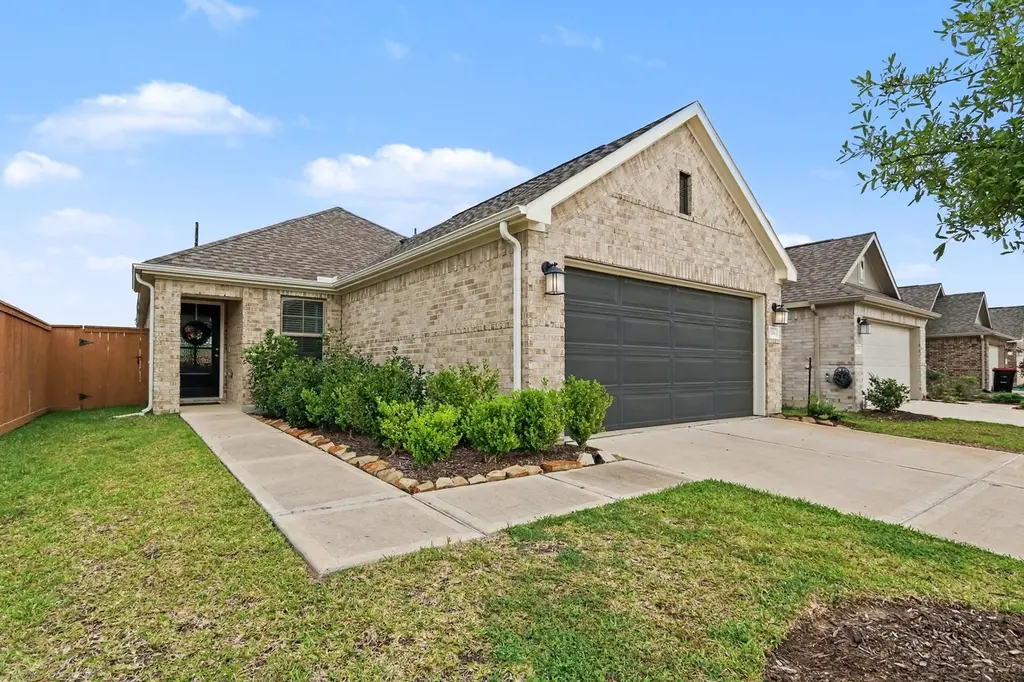 8214 Royal Breeze Dr