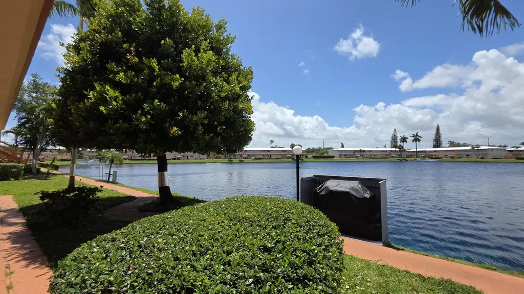 900 SW 10th Ter Unit 2s