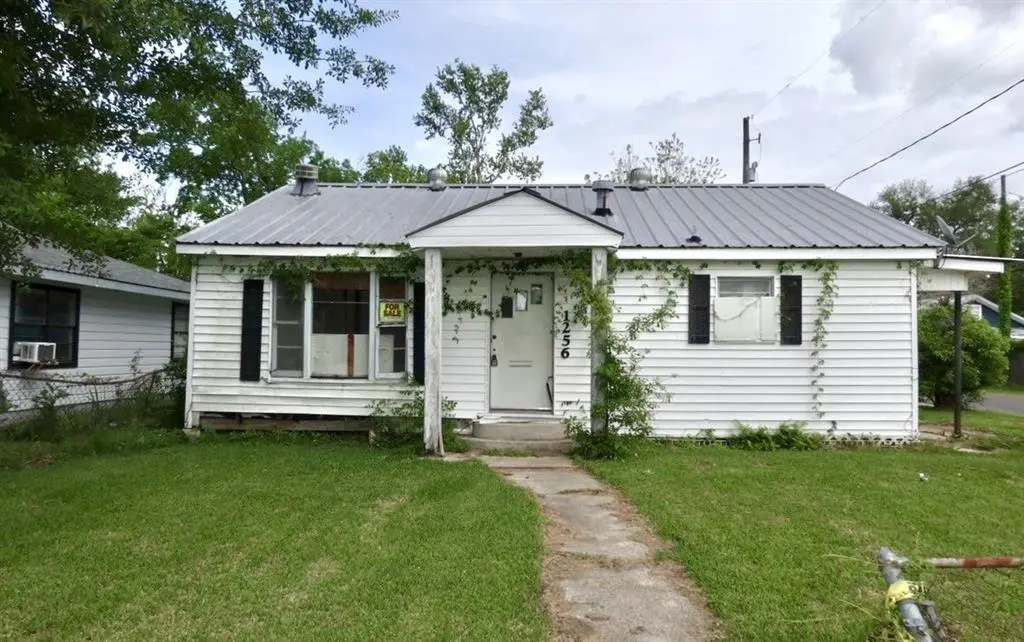 1256 Stanford St