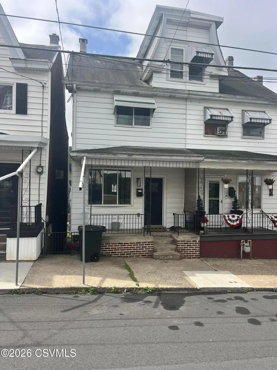 208 W 4th St