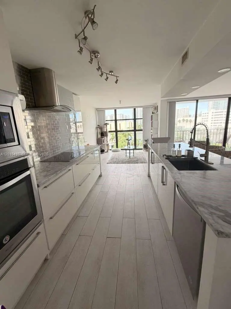 400 Leslie Dr #508