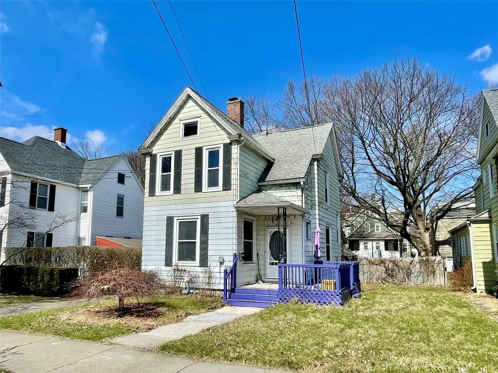 82 Leroy St
